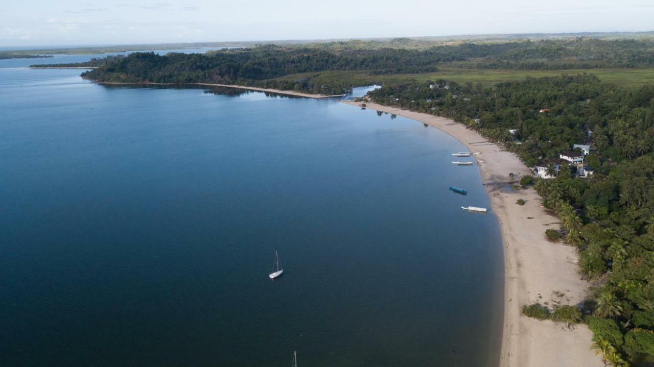 Les Acacias Bungalows Manambolo Dış mekan fotoğraf